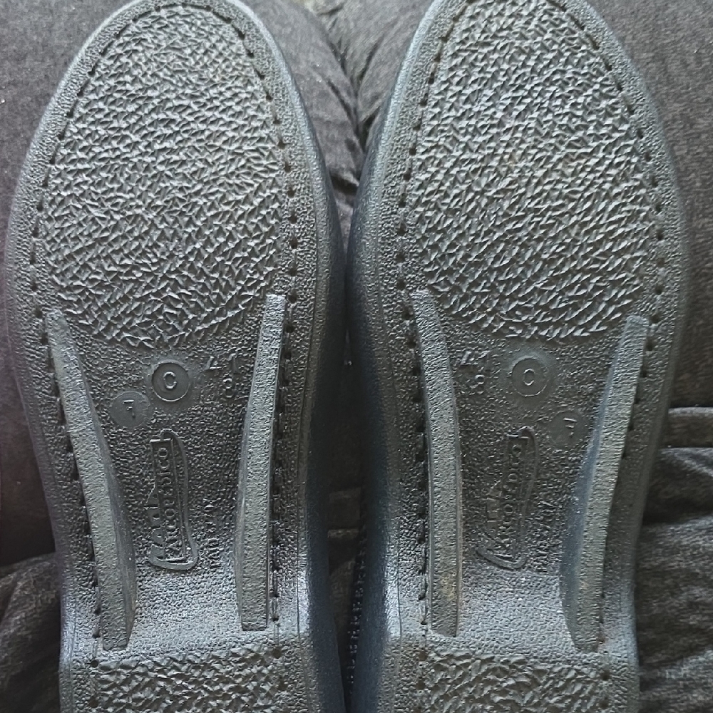 Cozy Blue Knit Slippers - Picture 4 of 5